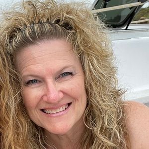 Meet your Posher, Denise